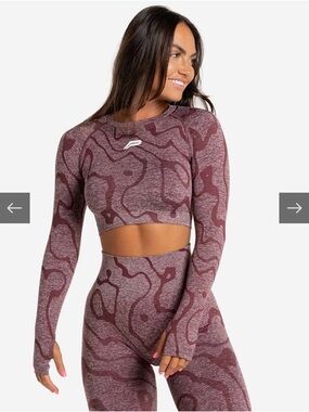 Seamless Long Sleeve Crop Top in Burgundy Pattern